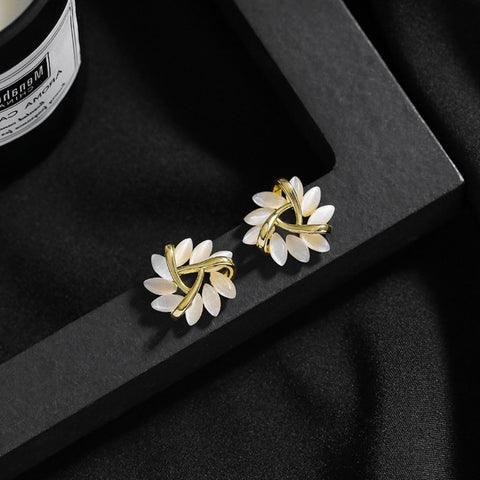 Brinco de Flor Elegante
