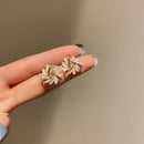 Brinco de Flor Elegante