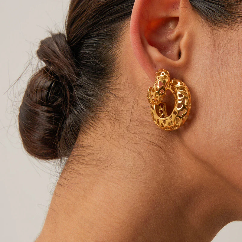 Brinco Argola Vazada banhado a Ouro 18K