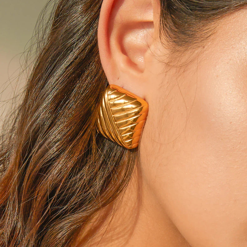 Brinco Quadrado Riscos Banhado a Ouro 18K