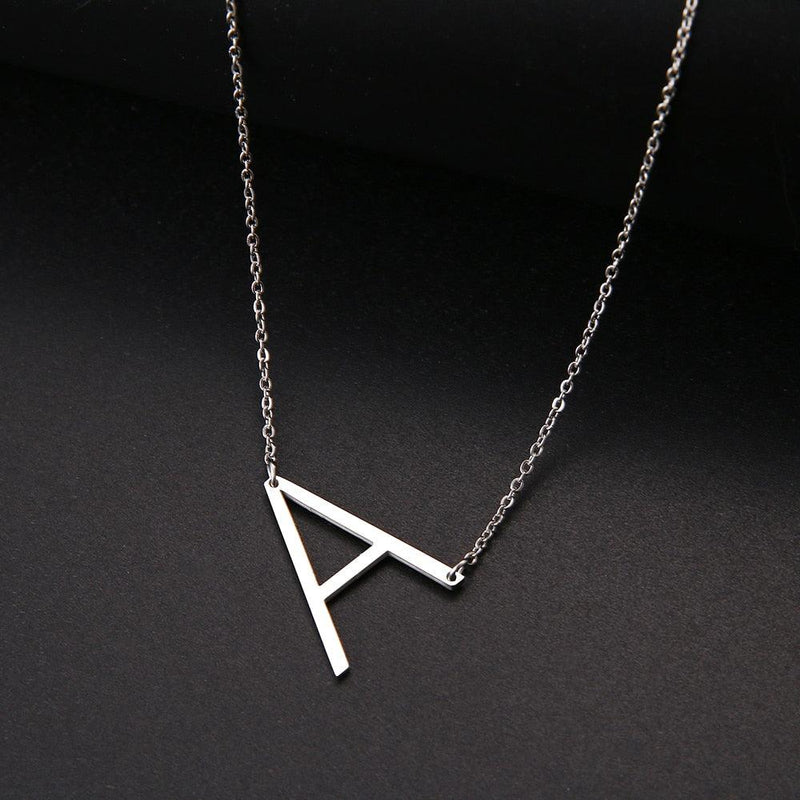 Colar com Letra Inicial Maximalista Banhado a Ouro 18K