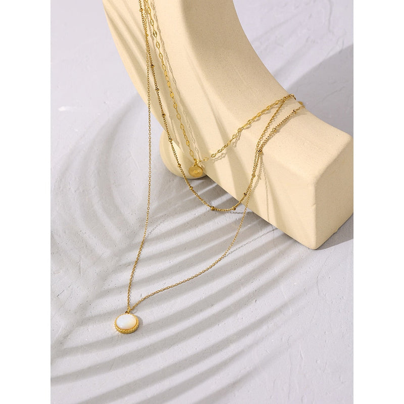 Colar Triplo com Pendente Pérola Banhado a Ouro 18K