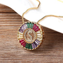 Colar Medalha Inicial com Zircônias Coloridas