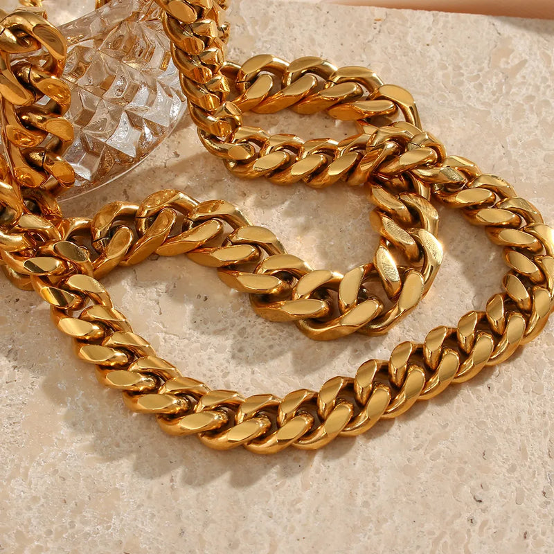 Colar Robusto Corrente Cubana Banhado a Ouro 18K