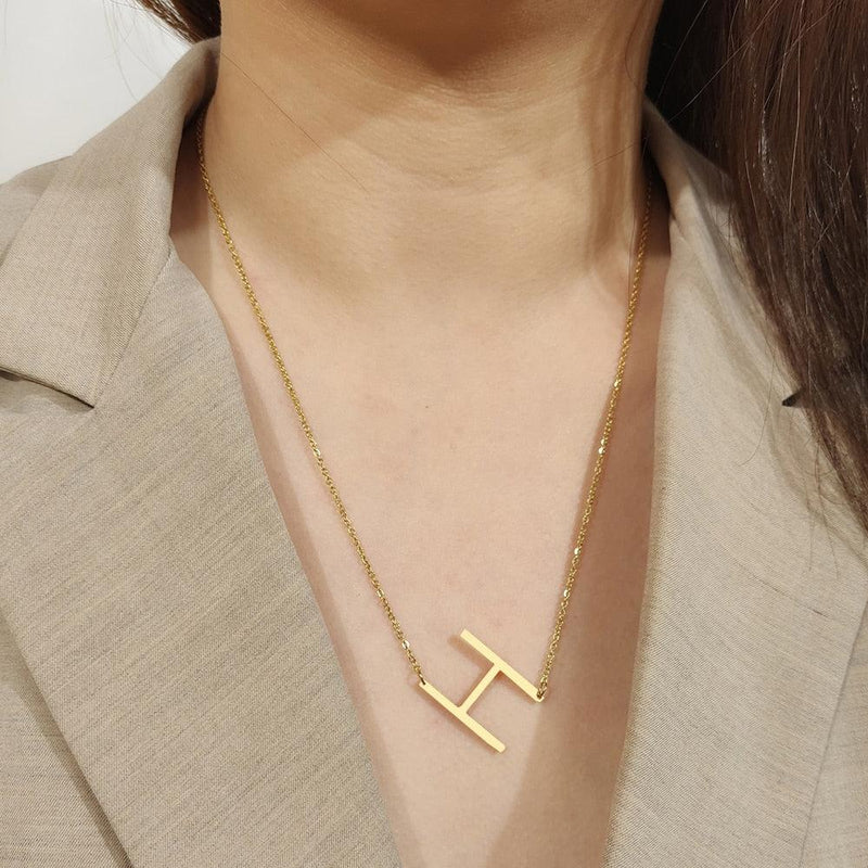 Colar com Letra Inicial Maximalista Banhado a Ouro 18K