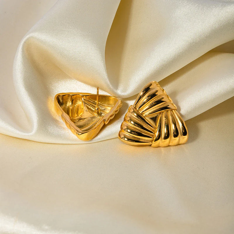 Brinco Trançado Triangular Banhado a Ouro 18K