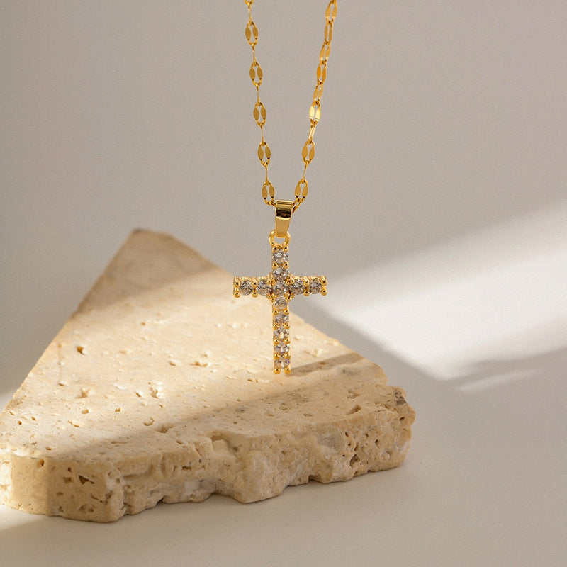 Colar Retrô Fé Cruz com Zircônias Banhado a Ouro 18K