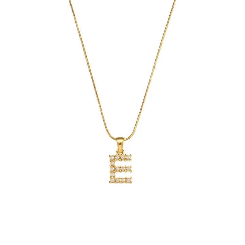 Colar Letra Inicial com Pérolas Banhado a Ouro 18K