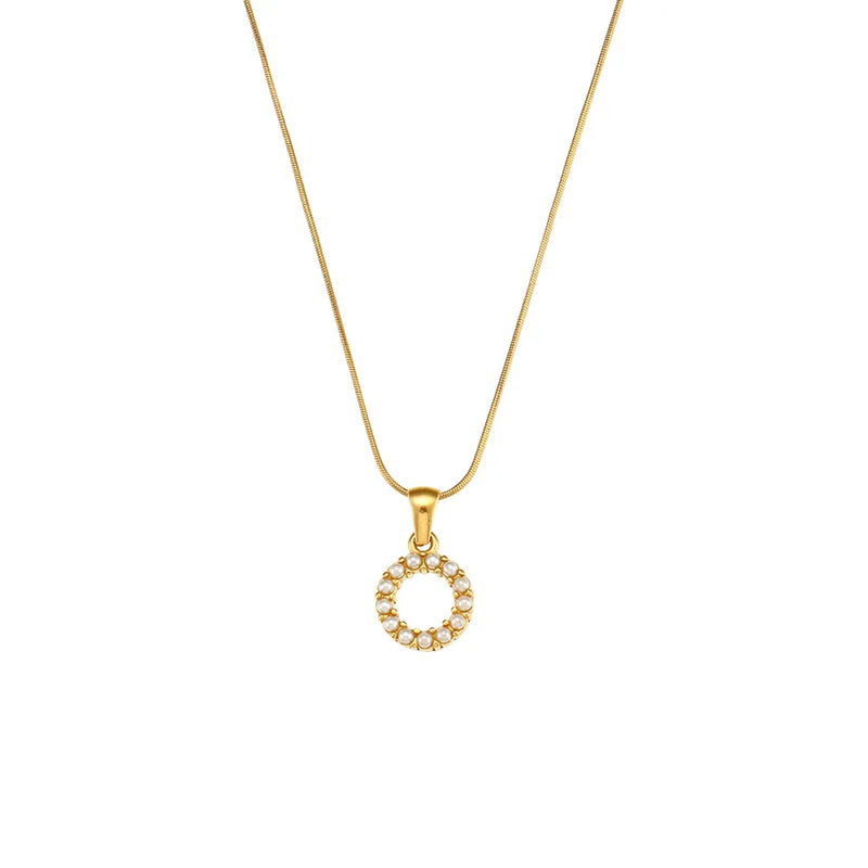 Colar Letra Inicial com Pérolas Banhado a Ouro 18K