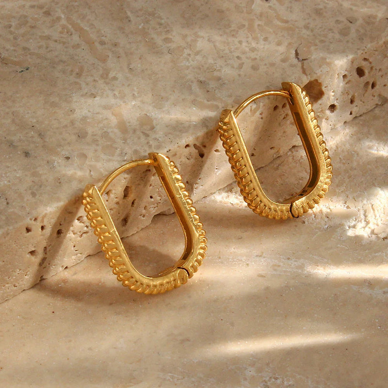 Brinco Argola U Trançada Banhado a Ouro 18K
