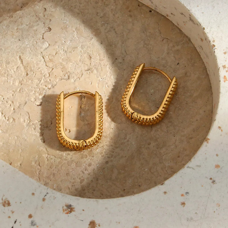Brinco Argola U Trançada Banhado a Ouro 18K