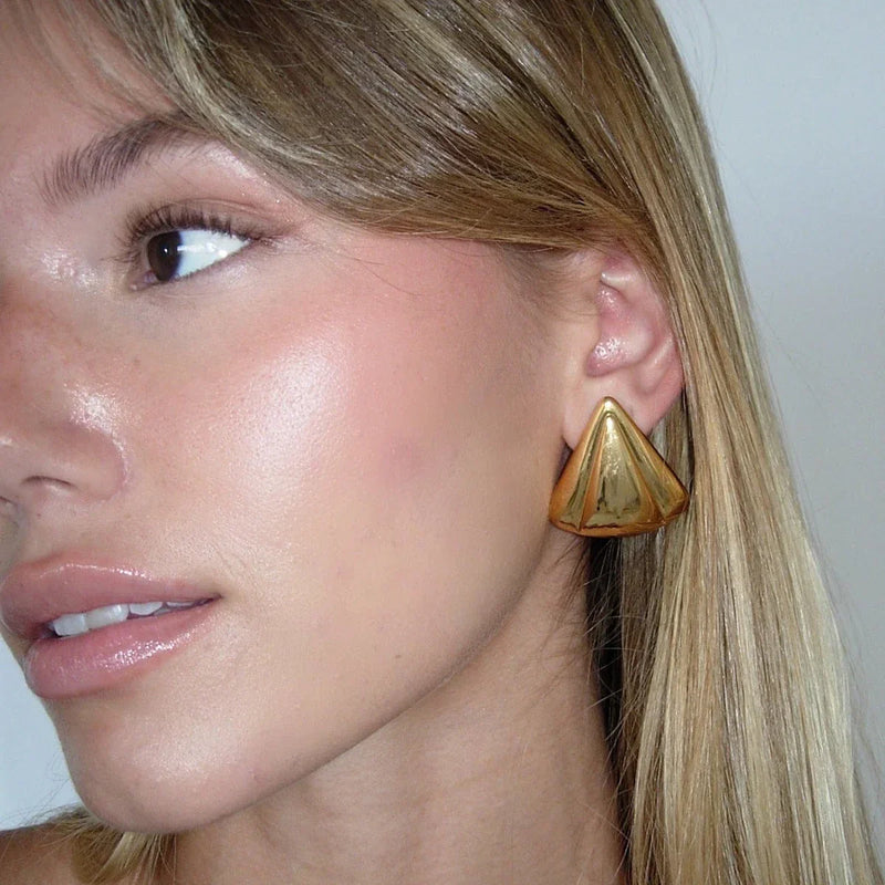 Brinco Concha Maximalista Banhado a Ouro 18K