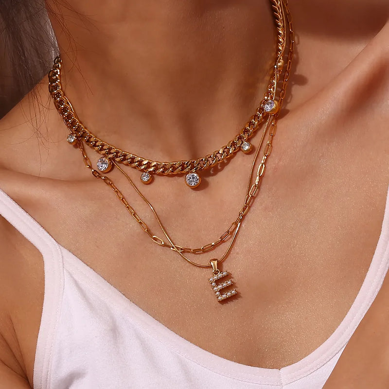 Colar Letra Inicial com Pérolas Banhado a Ouro 18K