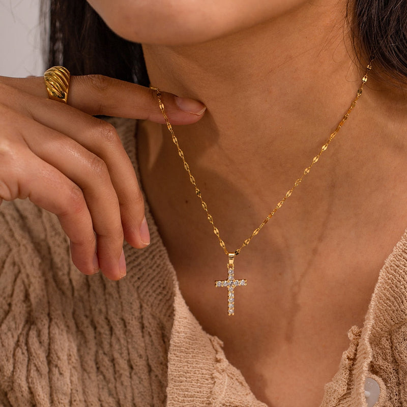 Colar Retrô Fé Cruz com Zircônias Banhado a Ouro 18K