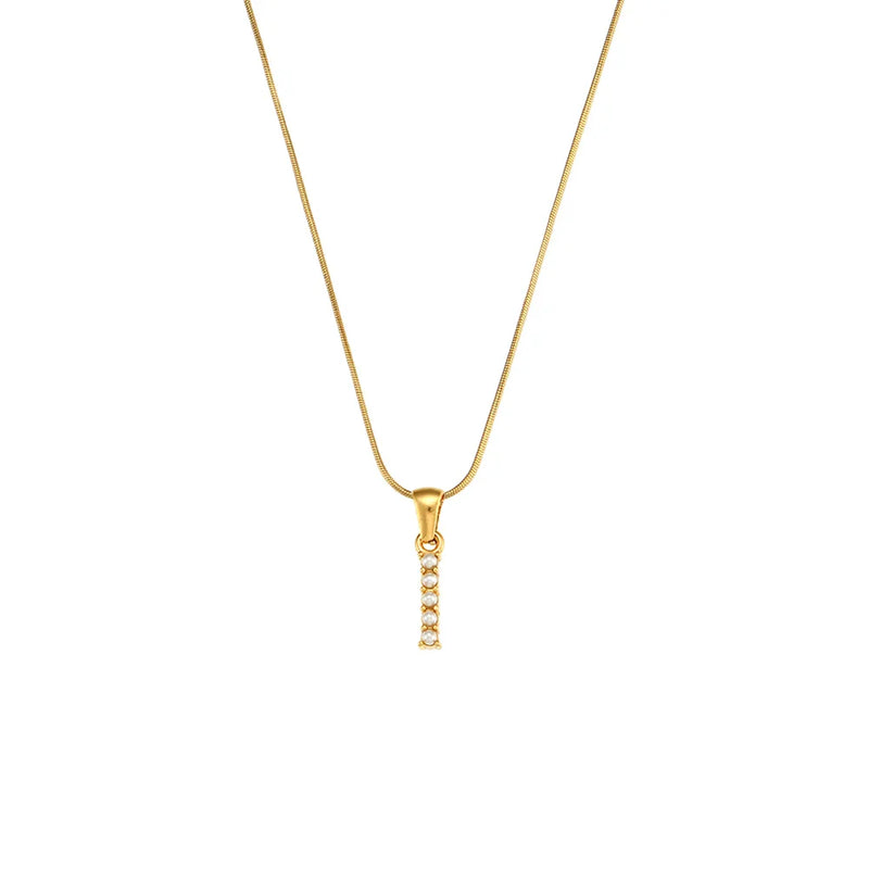 Colar Letra Inicial com Pérolas Banhado a Ouro 18K