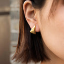 Brinco Minimalista Triângulo Banhado a Ouro 18K