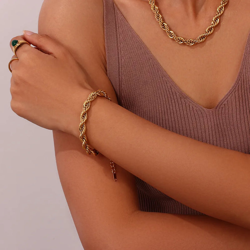Pulseira Torcida Robusta Banhada a Ouro 18K