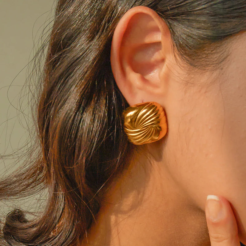 Brinco Elegante Geométrico banhado a Ouro 18K