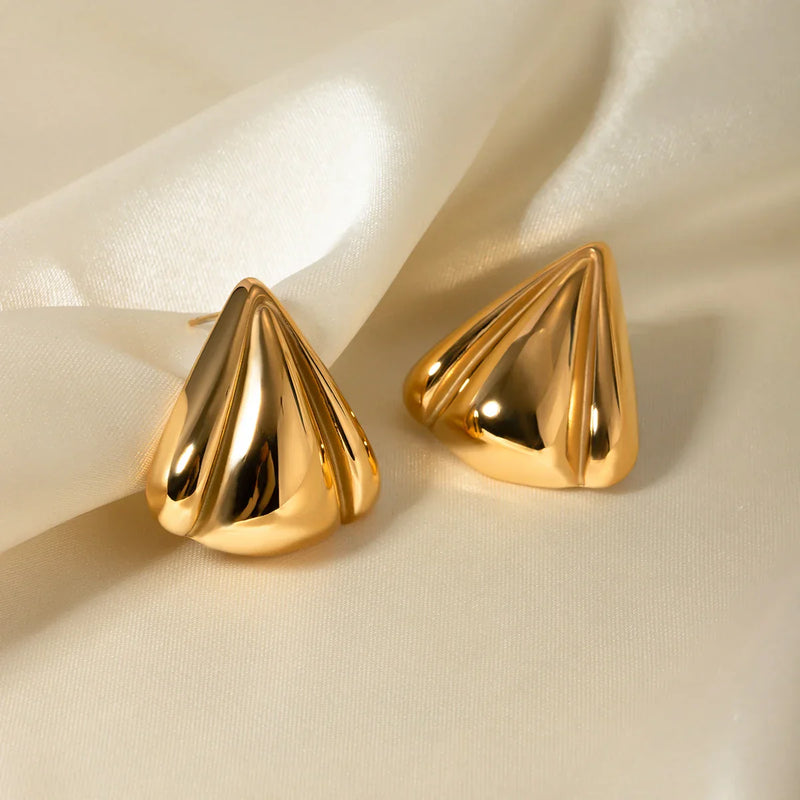 Brinco Concha Maximalista Banhado a Ouro 18K