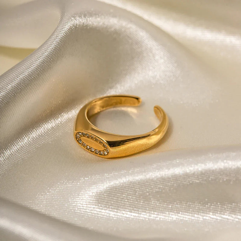 Anel Ajustável com zircônias banhado a Ouro 18K