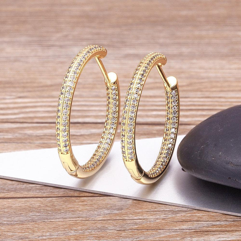 Argolas Cravejadas com Zircônias Folheada a Ouro 18K